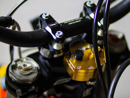 Steering Damper With Mounting Bracket for KTM EXC 2008-2023 Husqvarna 2014-2023